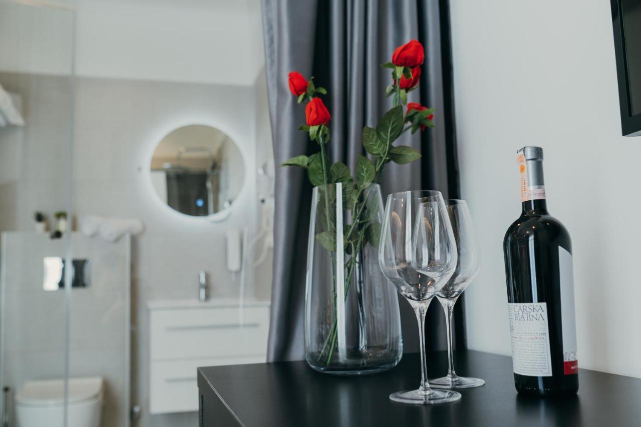 Poppy Downtown Suites Sarajevo ซาราเยโว ภายนอก รูปภาพ